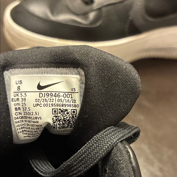 Nike Air Force 1 Black and White Athletic Shoes - Picture 2 of 3